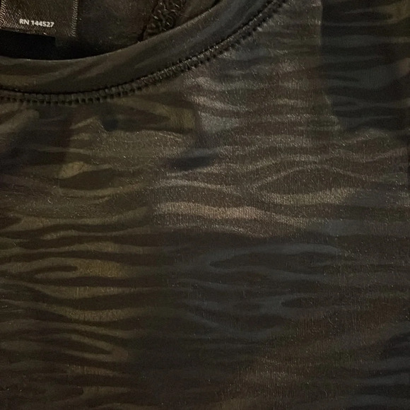 90 DEGREE BY REFLEX Interlink Embossed Zebra Top, Small, NWT​ - Picture 11 of 11